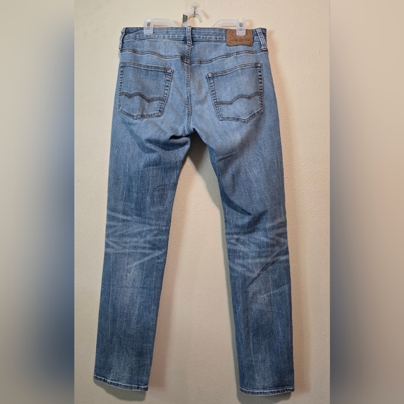 Extreme Flex 4 American Eagle Distressed Jeans - Picture 6 of 11